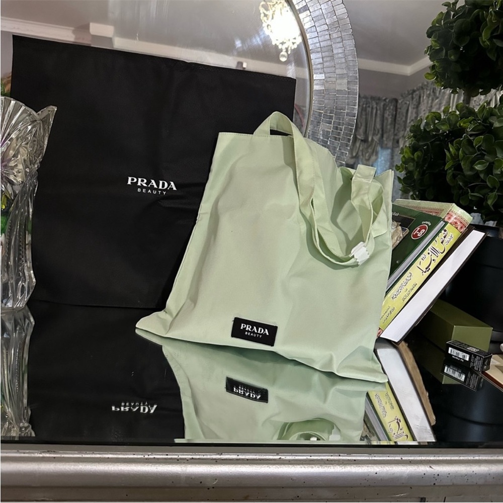 Prada - Picture 5 of 8